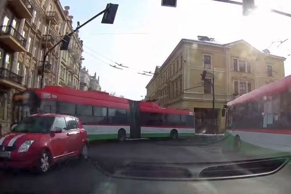 Jak się jeździ karetką na sygnale po Lublinie? To trzeba zobaczyć [wideo]