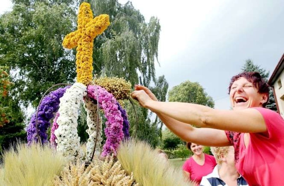 Jak się robi wieniec dożynkowy? Korona ze Stasina