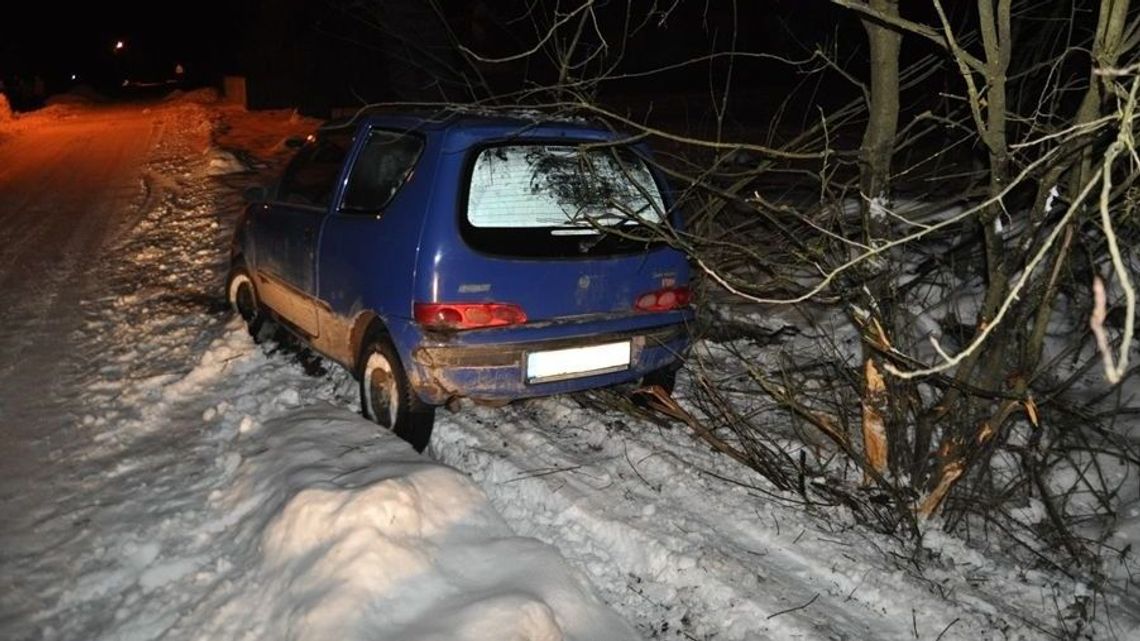 Jak się śpi w seicento? Kierowca miał nawet problem, żeby wydostać się z auta Jak się śpi w seicento? Kierowca miał nawet problem, żeby wydostać się z auta