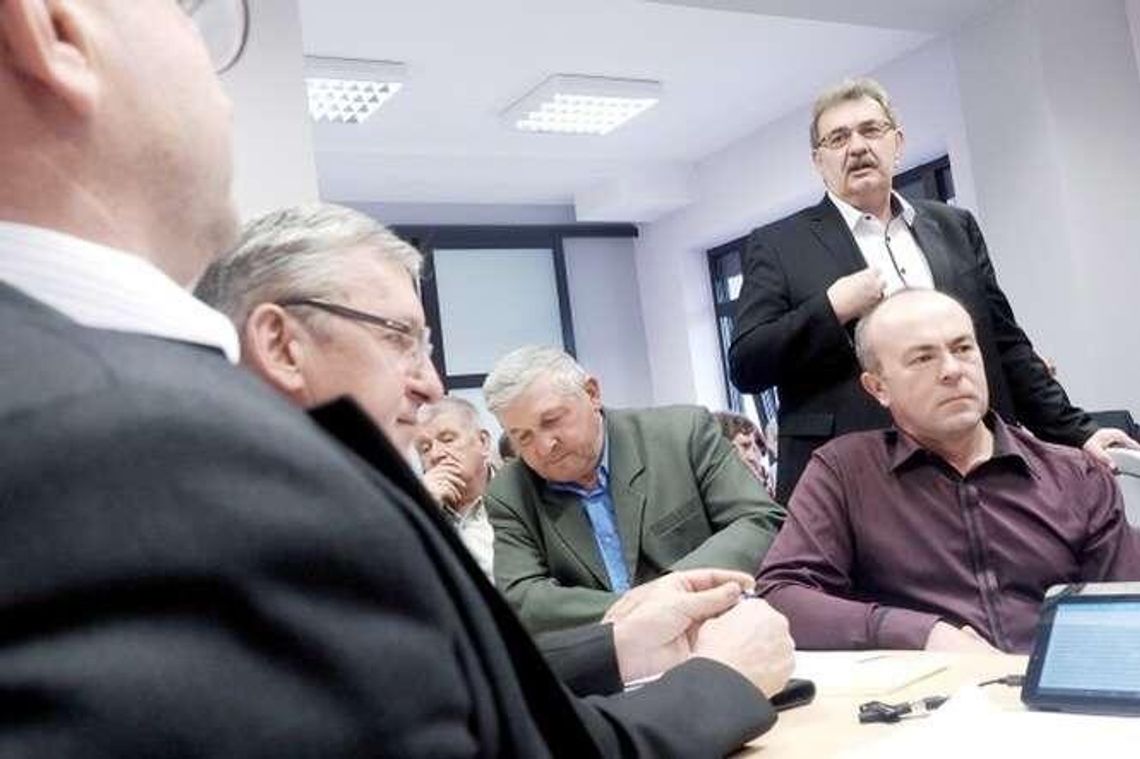 Jak sobie radzić z nadprodukcją mleka? Gospodarstwom grozi upadek Jak sobie radzić z nadprodukcją mleka? Gospodarstwom grozi upadek