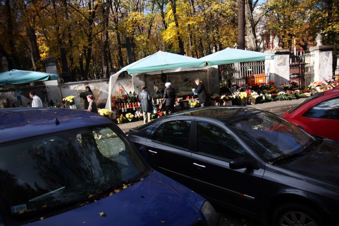 Jak w Lublinie dojechać na cmentarz i zaparkować Jak w Lublinie dojechać na cmentarz i zaparkować