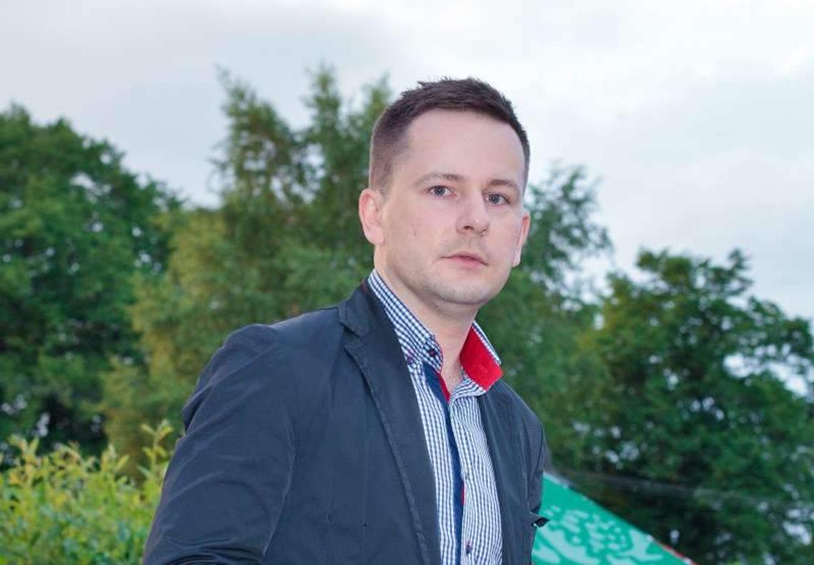 Jak wybrać garnitur? Modne koszule i kolory garniturów Jak wybrać garnitur? Modne koszule i kolory garniturów