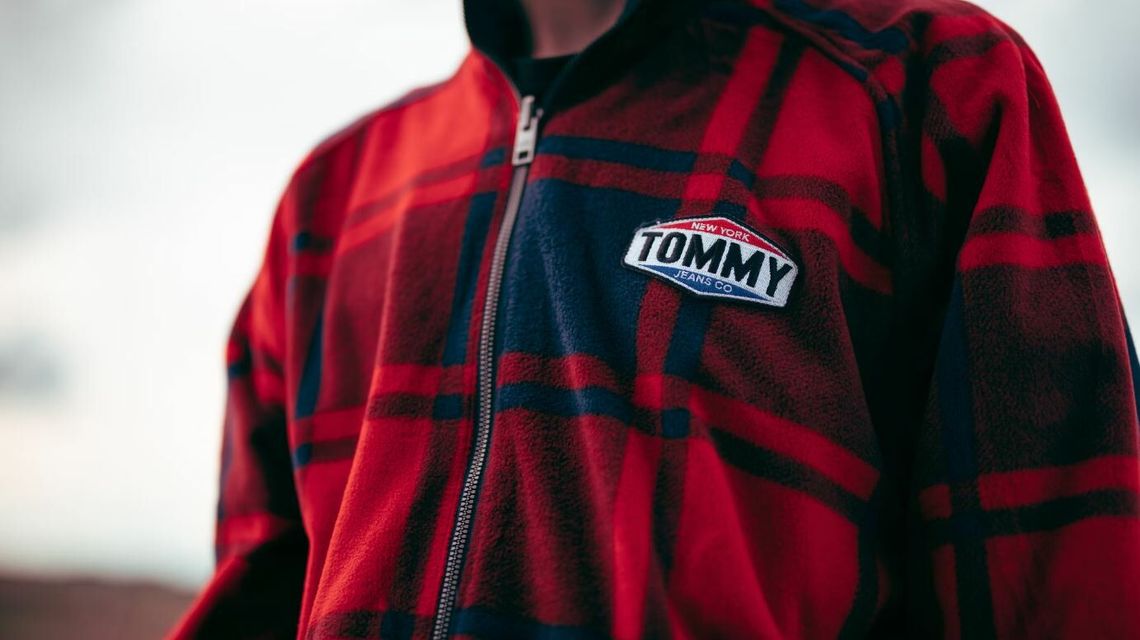 Jak wybrać zaufany sklep online z odzieżą premium? Podpowiadamy!