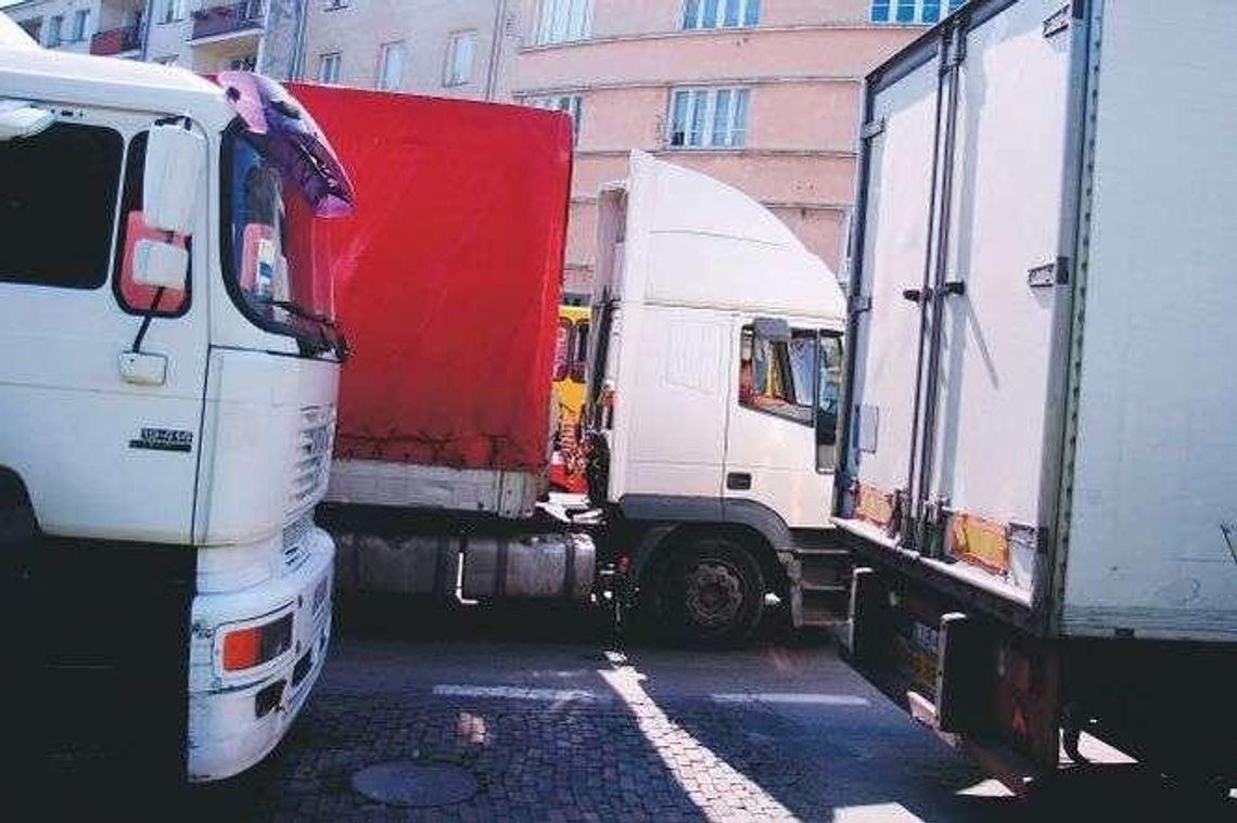 Jak wygonić tiry z miasta? Ratusz chce by od 1 stycznia jeździły tylko obwodnicą