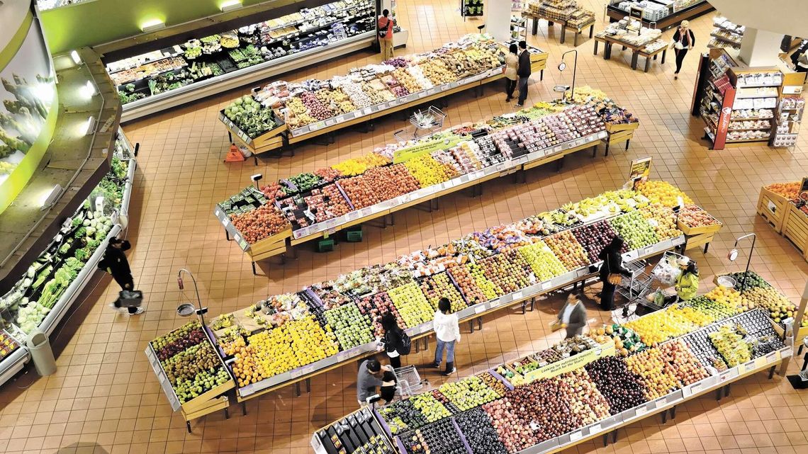 Jak zakaz handlu wpłynął na zwyczaje Polaków? Raport