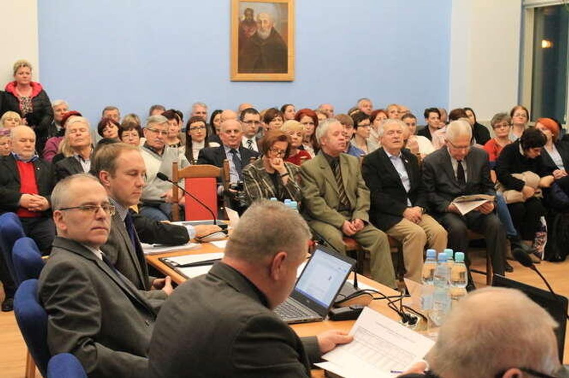 Jakie podwyżki i dla kogo? Kto zyskał, a kto stracił? Puławy mają budżet na 2017 r.