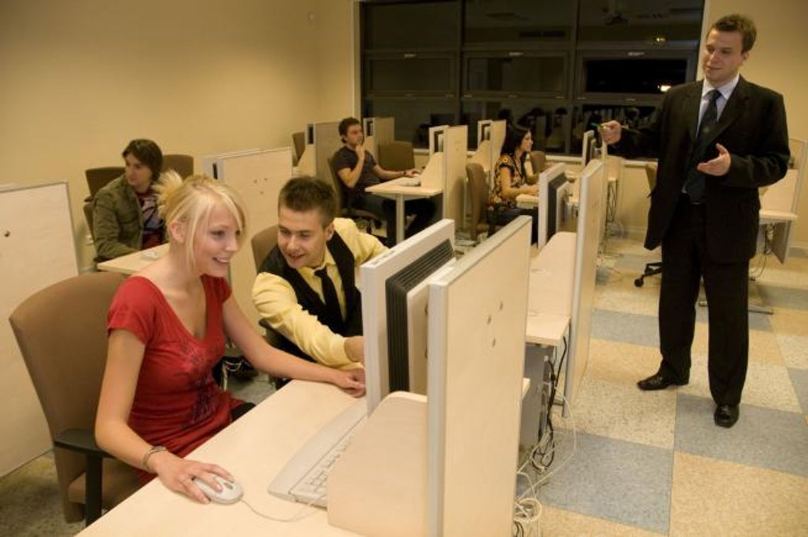 Jakie studia warto wybrać? Po jakiej uczelni są najwyższe zarobki?