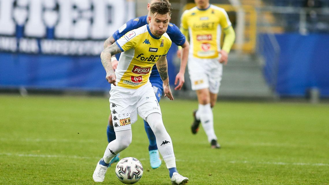 Jakub Kosecki szybko opuścił boisko w Krakowie, ale na sobotę powinien być gotowy