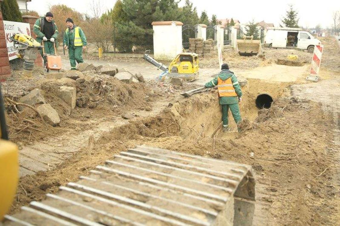 Jakubowice Konińskie: Przebudują drogę od Lublina. Będzie równiej i szerzej