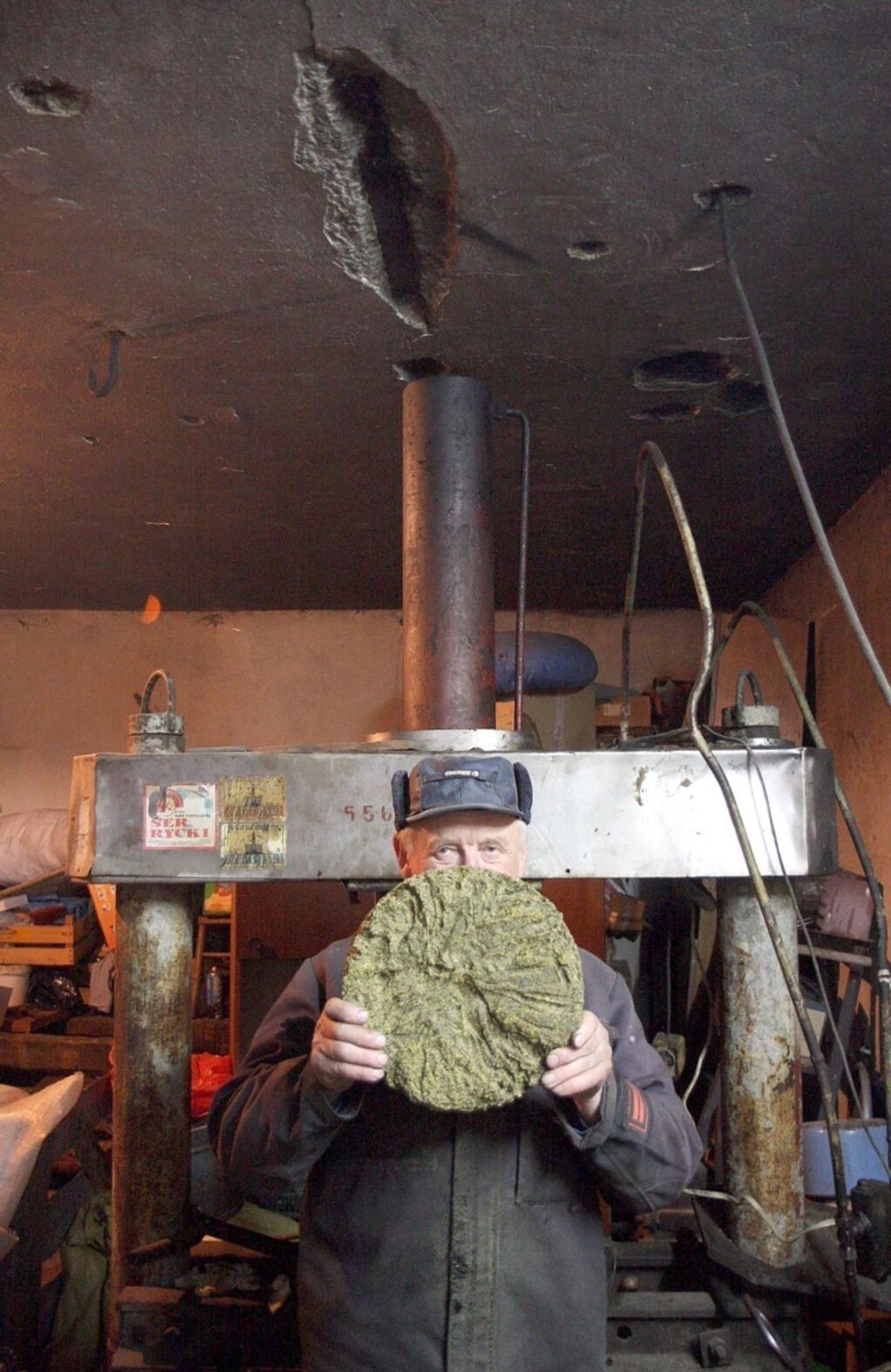 Jan Kliczka sam robi olej. \"Bez niego nie ma świąt\" (zdjęcia)