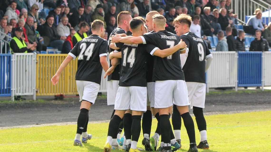 Janowianka przeżywała w Tomaszowie ciężkie chwile, ale wygrała po pięknym golu Jurija Perina Janowianka przeżywała w Tomaszowie ciężkie chwile, ale wygrała po pięknym golu Jurija Perina