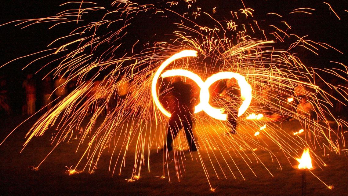 Janowiec zaprasza na świąteczny jarmark i pokaz ognia