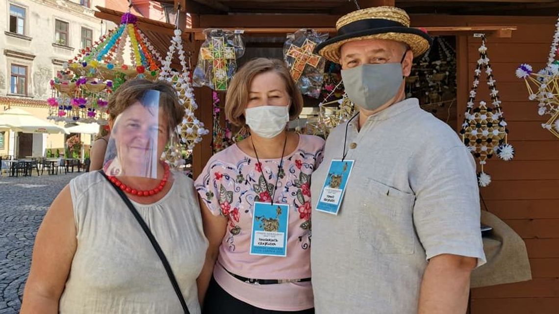 Jarmark Jagieloński 2020. Oto twórcy pająka w Bramie Krakowskiej Jarmark Jagieloński 2020. Oto twórcy pająka w Bramie Krakowskiej