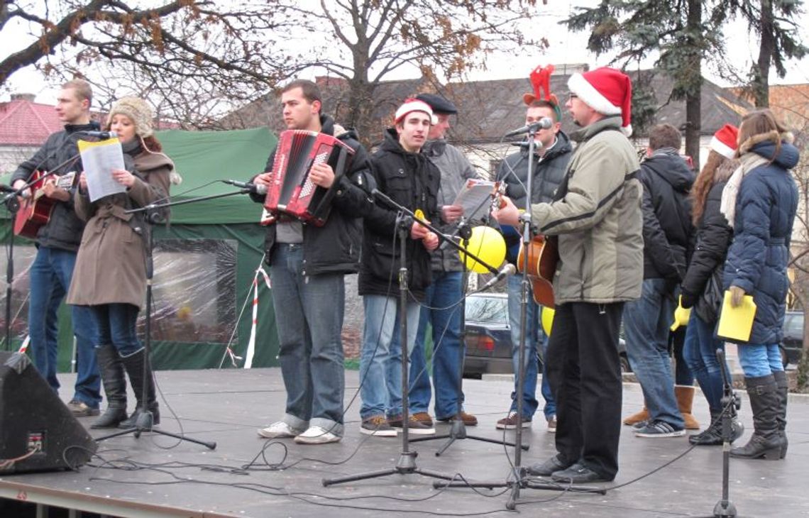 Jarmark z kiermaszem i gorącymi potrawami