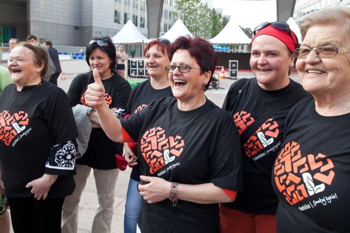 Jarzębina w Brukseli śpiewa \"Koko Euro spoko\" (wideo)