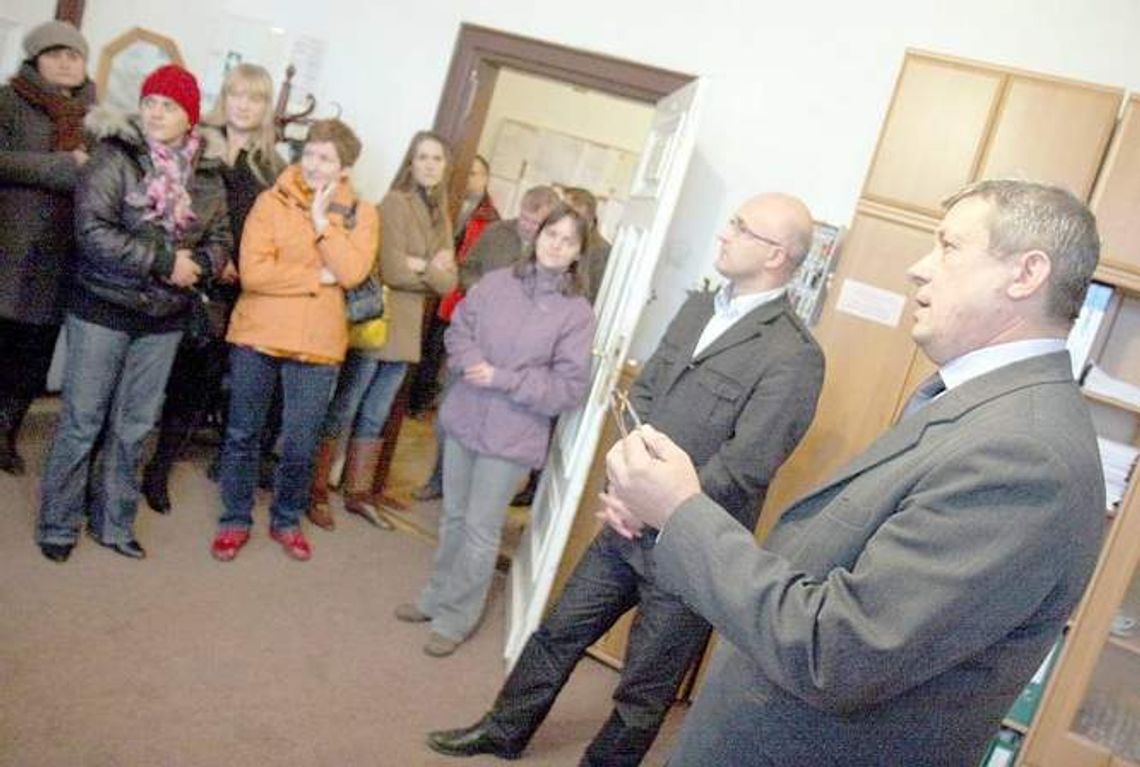 Jastków: A wójt swoje. Jest nowy konkurs na dyrektora szkoły