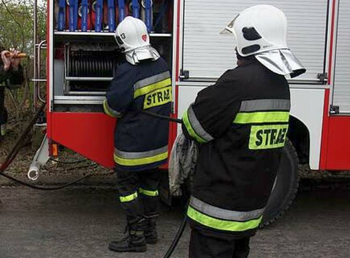 Jawidz: Pożar w dawnej jednostce wojskowej, wezwano saperów