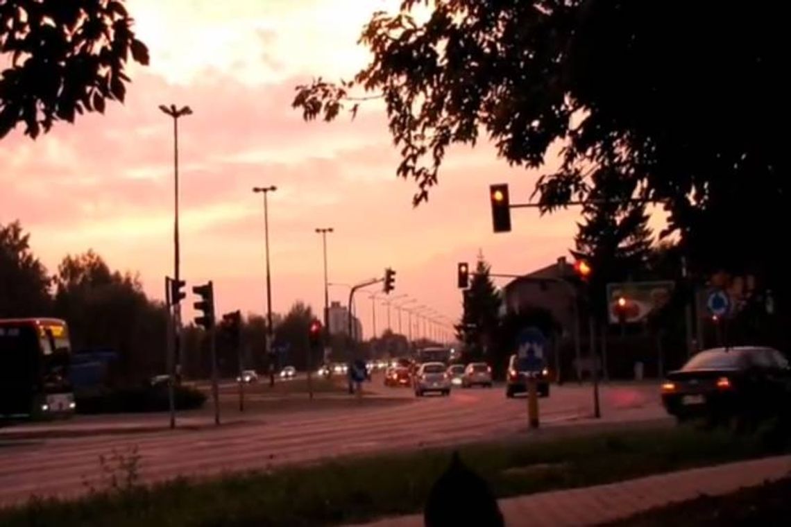 Jazda na czerwonym, czyli jak kierowcy lekceważą przepisy Jazda na czerwonym, czyli jak kierowcy lekceważą przepisy