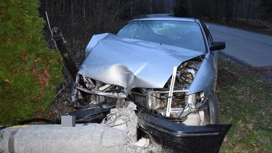 Jazdę "z procentami" zakończył na słupie energetycznym Jazdę "z procentami" zakończył na słupie energetycznym