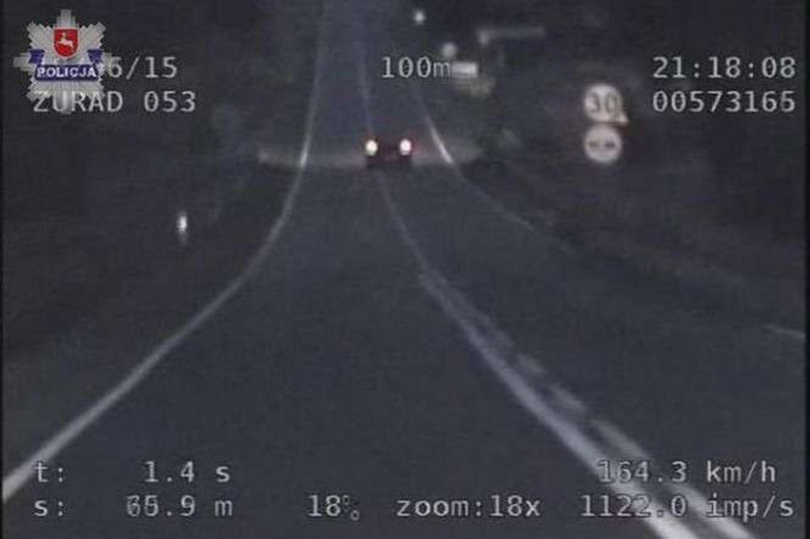 Jechał 164 km/h na drodze z ograniczeniem do 30. Stracił prawo jazdy