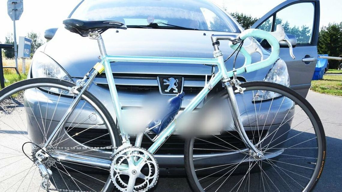 Jechał drogą rowerową. Nagle silne uderzenie z boku Jechał drogą rowerową. Nagle silne uderzenie z boku