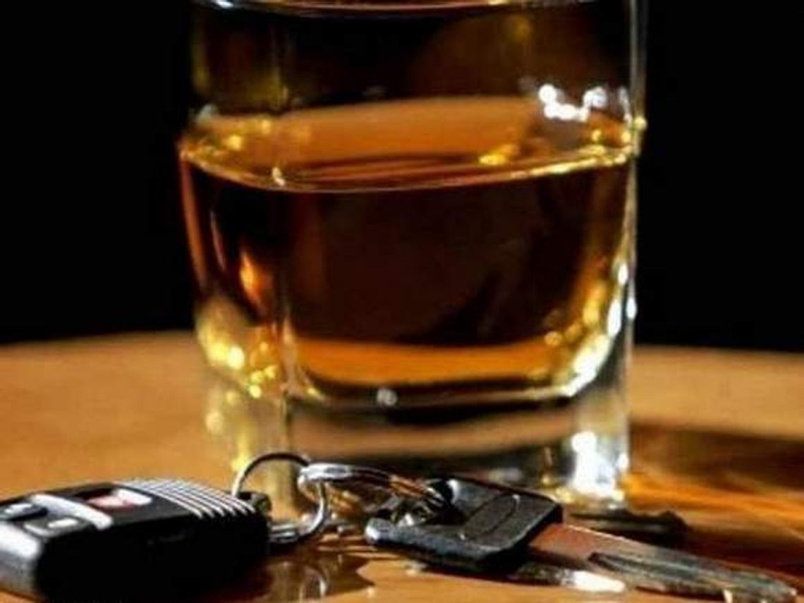 Jechał po alkoholu. Chciał wręczyć policjantom 4 tysiące euro