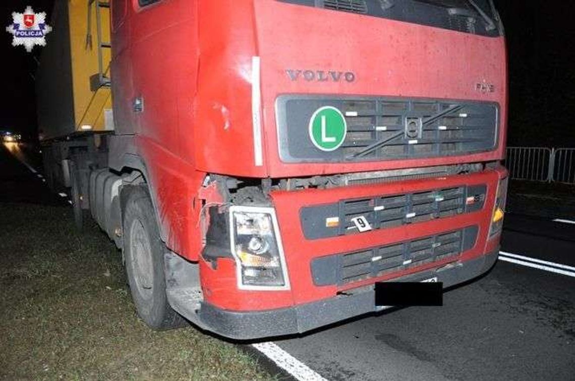 Jechał rowerem bez oświetlenia. Potrąciła go ciężarówka (zdjęcia)