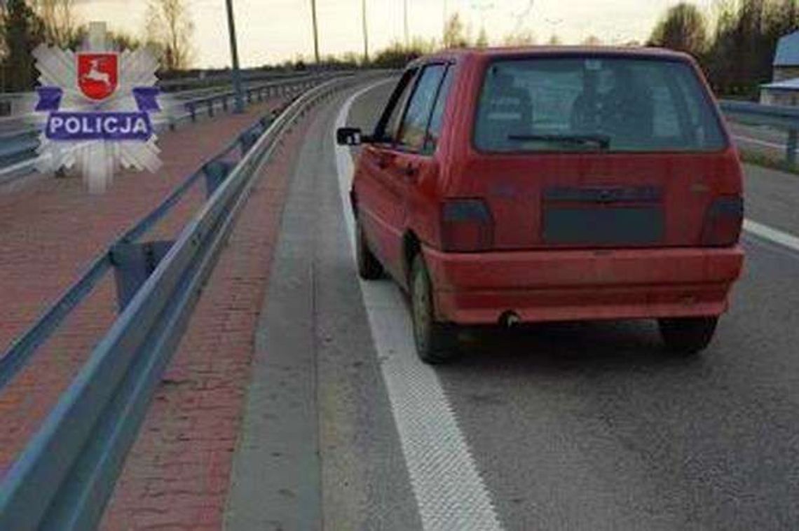 Jechał samochodem i ciągnął psa na lince holowniczej. Bo wcześniej mu uciekł