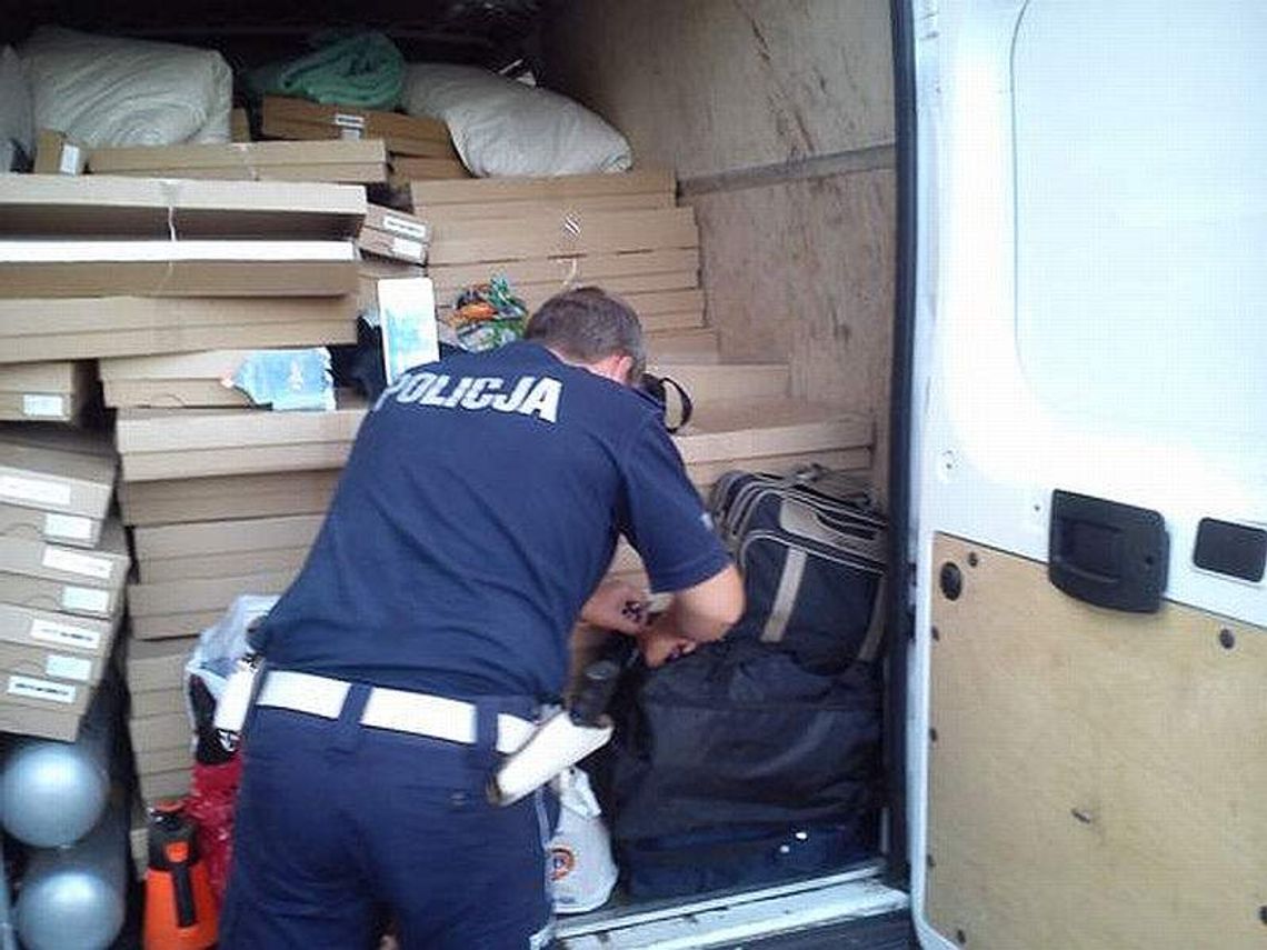 Jechał szybko i z nielegalnym towarem Jechał szybko i z nielegalnym towarem