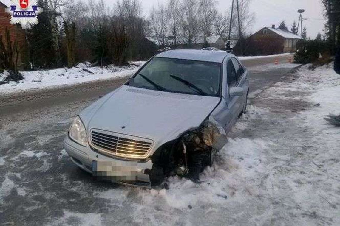 Jechał zbyt szybko. Wpadł w poślizg i uderzył w drzewo 