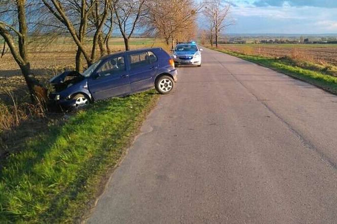 Jechała z dzieckiem, uderzyła w drzewo