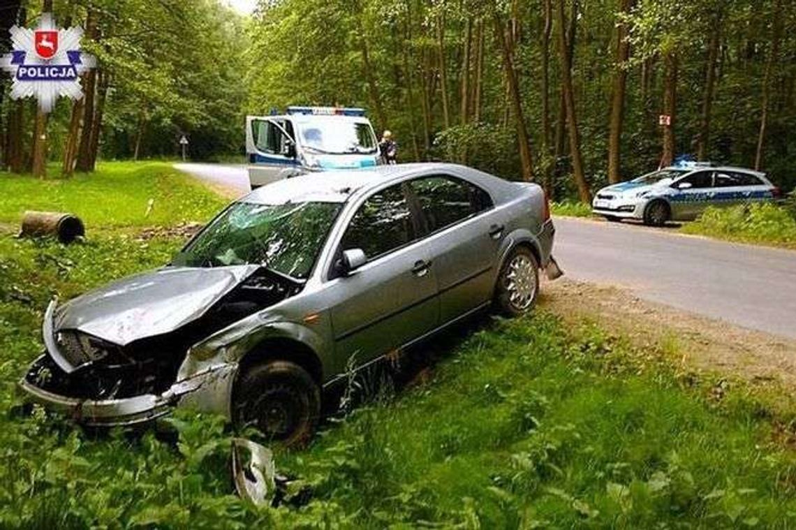 Jechała zbyt szybko. Wylądowała w rowie Jechała zbyt szybko. Wylądowała w rowie