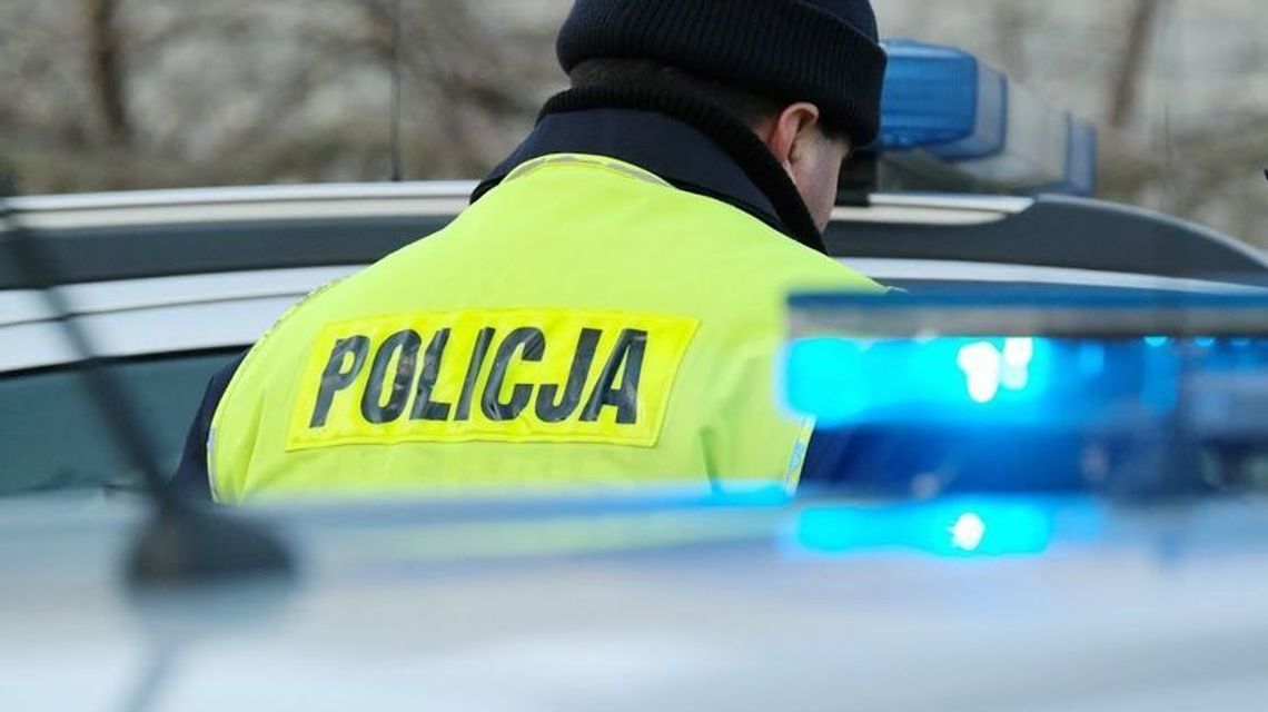 Jechali rowerami po pijanemu, policja zatrzymała ich do kontroli. Byli poszukiwani