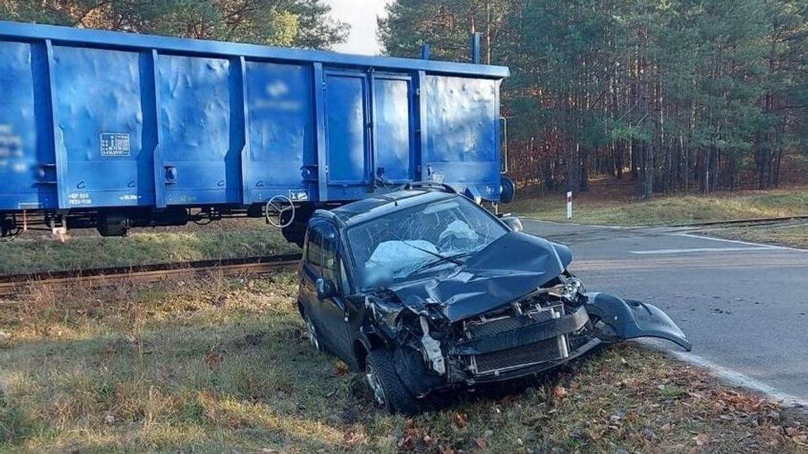 Jeden dzień - dwie kolizje na torach. Nierozwaga 60-latki i stłuczka lokomotyw Jeden dzień - dwie kolizje na torach. Nierozwaga 60-latki i stłuczka lokomotyw