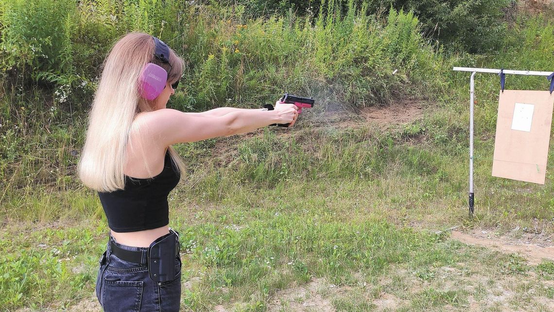 Jeden minister każe strzelać uczniom, drugi zachęca niemal wszystkich