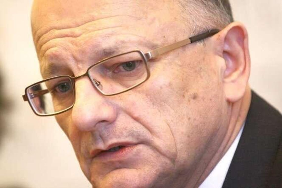 Jeden podpis Krzysztofa Żuka, tydzień sporów ws. uchodźców Jeden podpis Krzysztofa Żuka, tydzień sporów ws. uchodźców