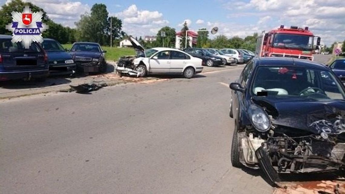 Jeden wypadek, pięć uszkodzonych samochodów