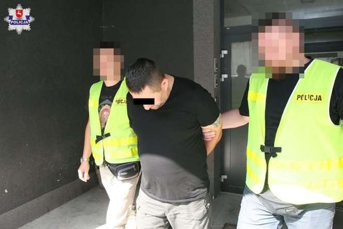 Jeden złapał za szyję, drugi bił po twarzy. Mężczyzna stracił przytomność