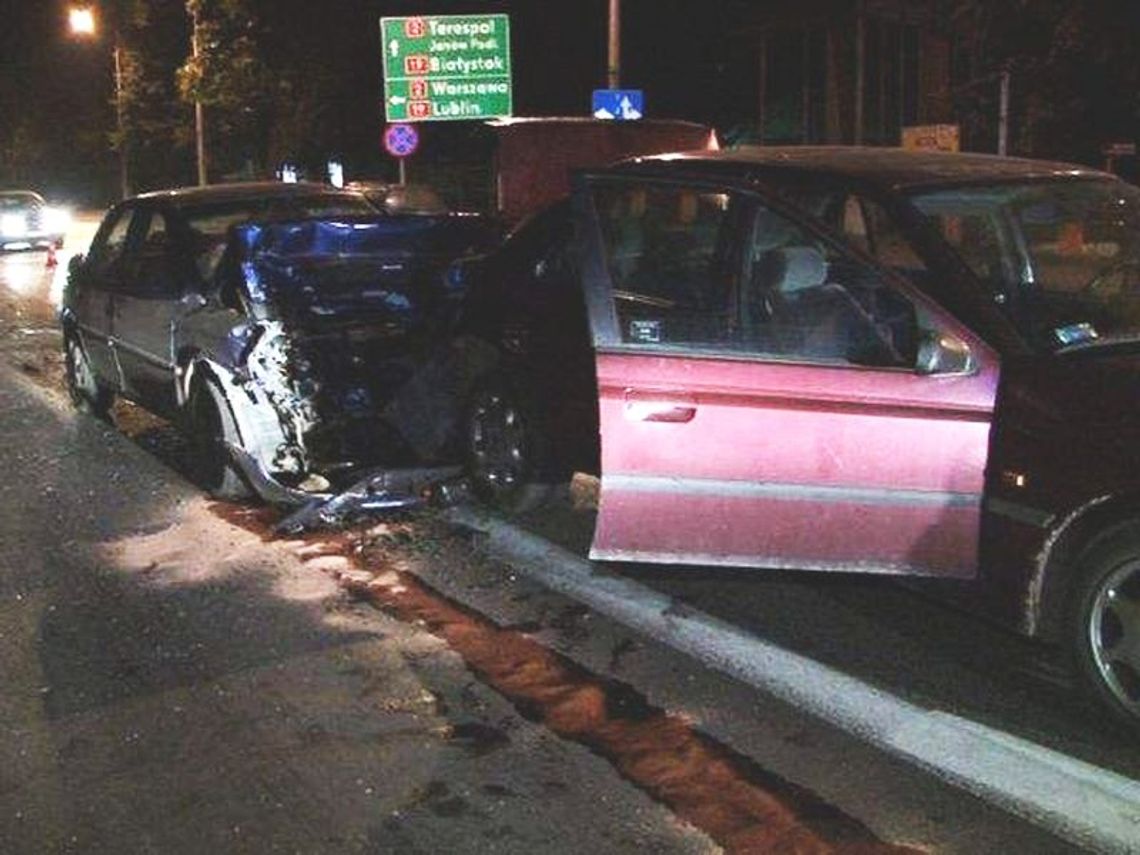 Jedna osoba trafiła do szpitala po zderzeniu aut w Białej Podlaskiej