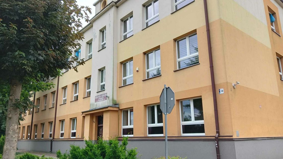Jedna wielka niepewność. Jak to z liceum w Piaskach było