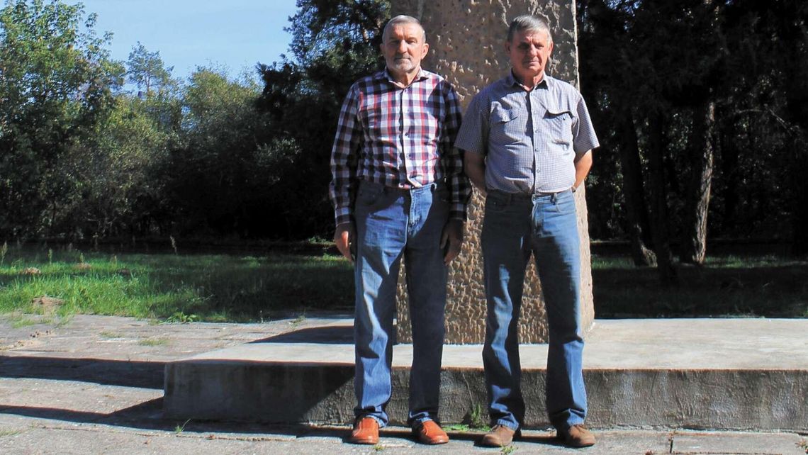 Jedna władza postawiła im pomnik na działce. Druga obarcza kosztami