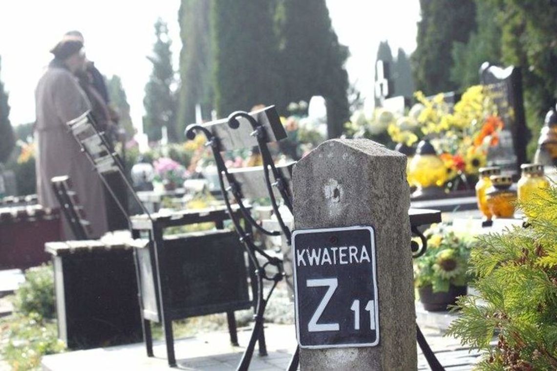 Jednak będą ławki na cmentarzu na Majdanku