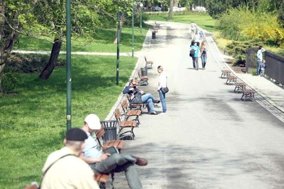 Jednak można zmienić nawierzchnię alejek w Ogrodzie Saskim. Będzie też lepszy plac zabaw Jednak można zmienić nawierzchnię alejek w Ogrodzie Saskim. Będzie też lepszy plac zabaw
