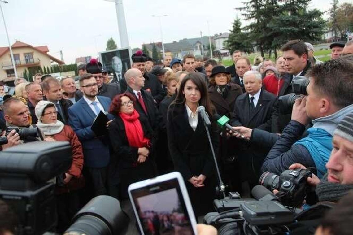 Jedno rondo prezydenta Kaczyńskiego, drugie marszałka Płażyńskiego (zdjęcia) Jedno rondo prezydenta Kaczyńskiego, drugie marszałka Płażyńskiego (zdjęcia)
