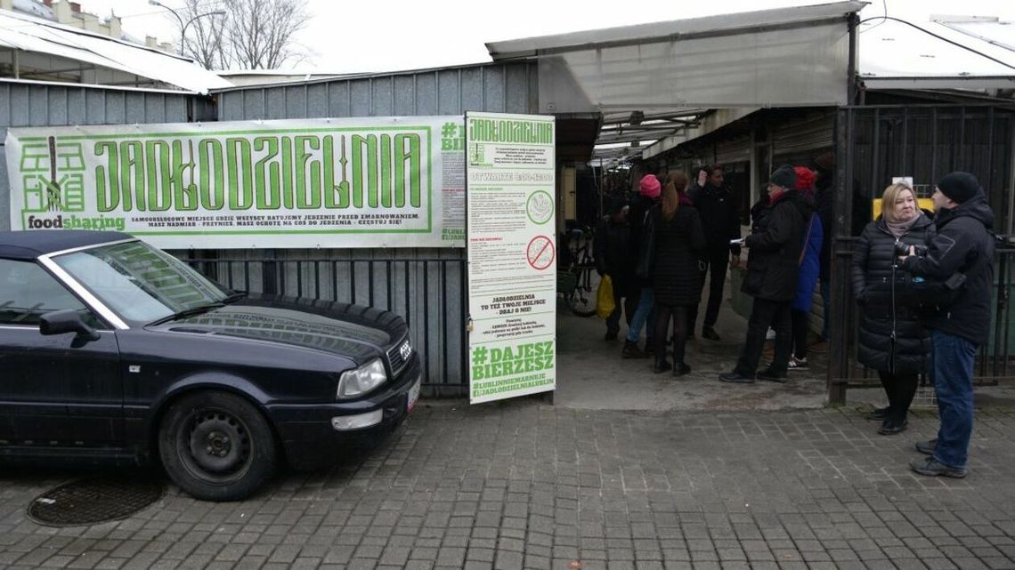 Jedzenie nie musi lądować w koszu. Można się nim podzielić Jedzenie nie musi lądować w koszu. Można się nim podzielić