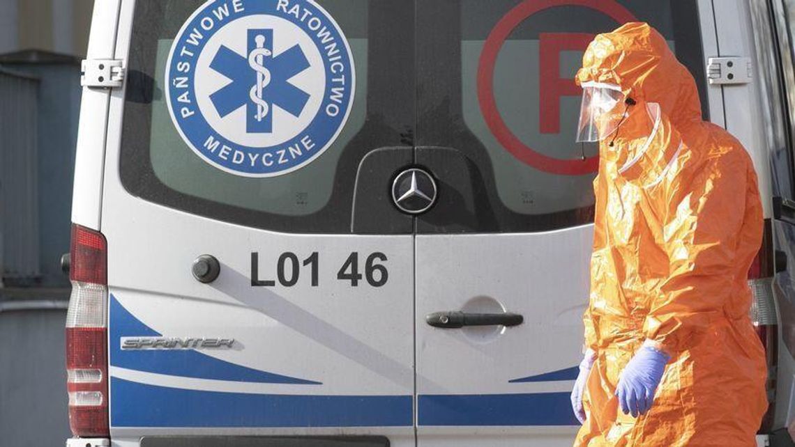 Jego mama i brat zachorowali na COVID-19. "Człowiek nie zdaje sobie sprawy, że to ostatnie chwile z tą osobą" Jego mama i brat zachorowali na COVID-19. "Człowiek nie zdaje sobie sprawy, że to ostatnie chwile z tą osobą"