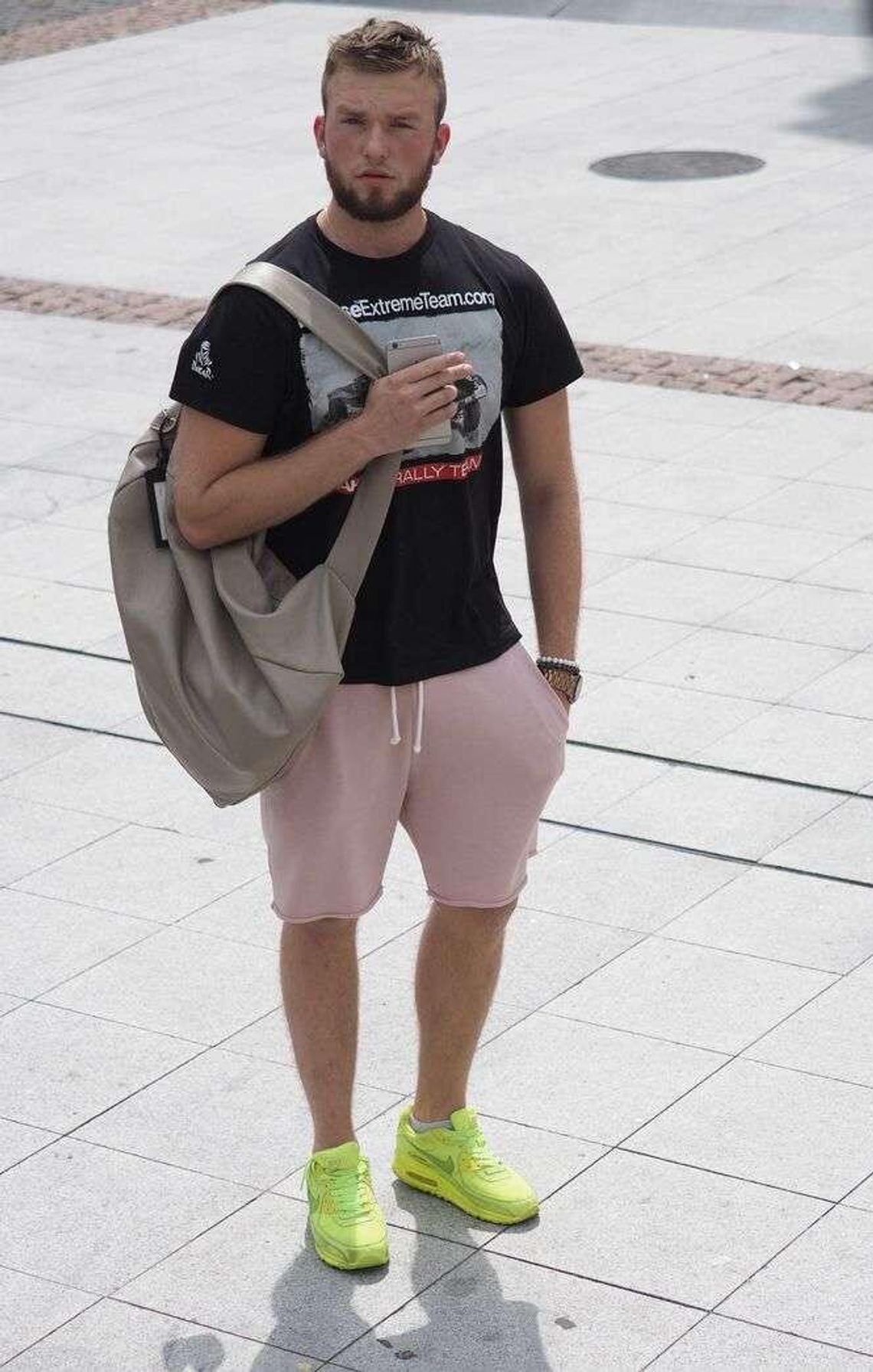 Jego torebki noszą Kardashianki. Kuba ma 22 lata i mieszka w Puławach Jego torebki noszą Kardashianki. Kuba ma 22 lata i mieszka w Puławach