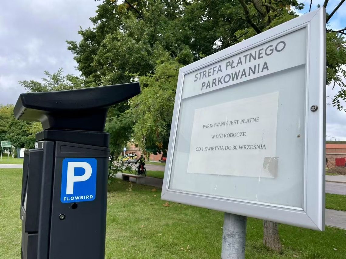Jesienny prezent dla kierowców. Część parkometrów w Zamościu idzie na zimowy sen Parkingi Zamość