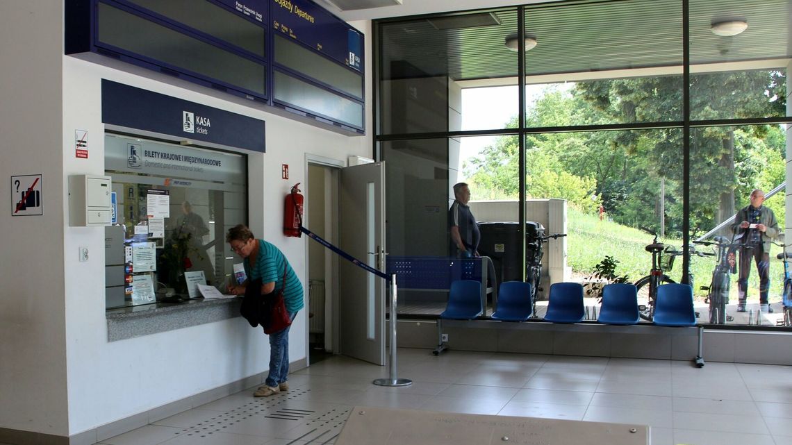 Jeśli chcesz kupić bilet na pociąg, to musisz wziąć urlop Jeśli chcesz kupić bilet na pociąg, to musisz wziąć urlop