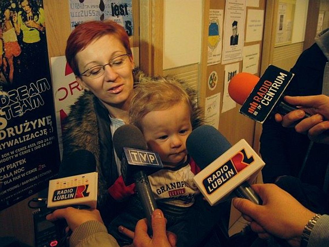 Jest normalnym chłopcem, ale nie ma nóżek. Mały Mikołajek potrzebuje pomocy